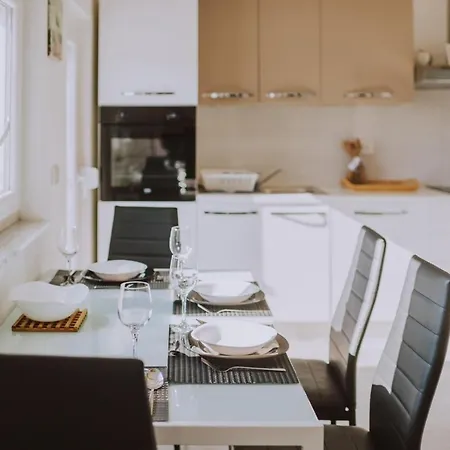 Molo Willa Novigrad (Istria)